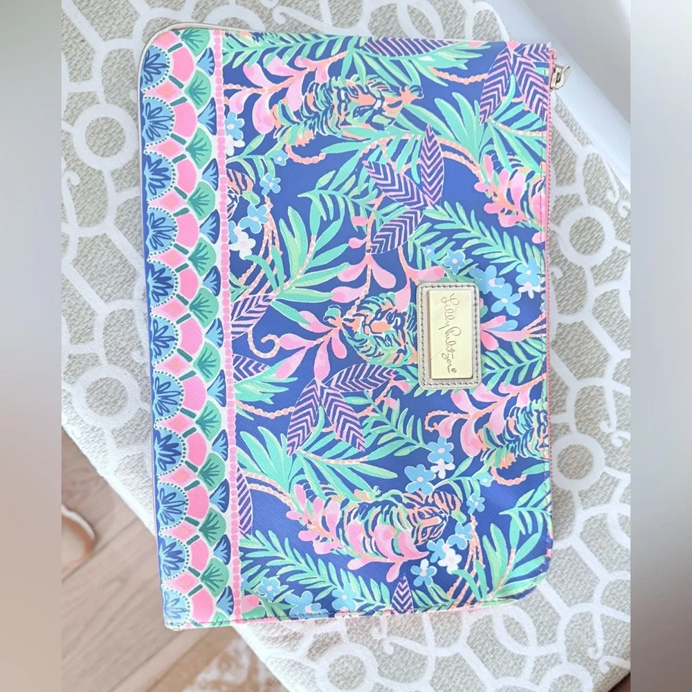 Lilly Pulitzer Tech Pouch How You Like Me Prowl NEW Tiger Tropical